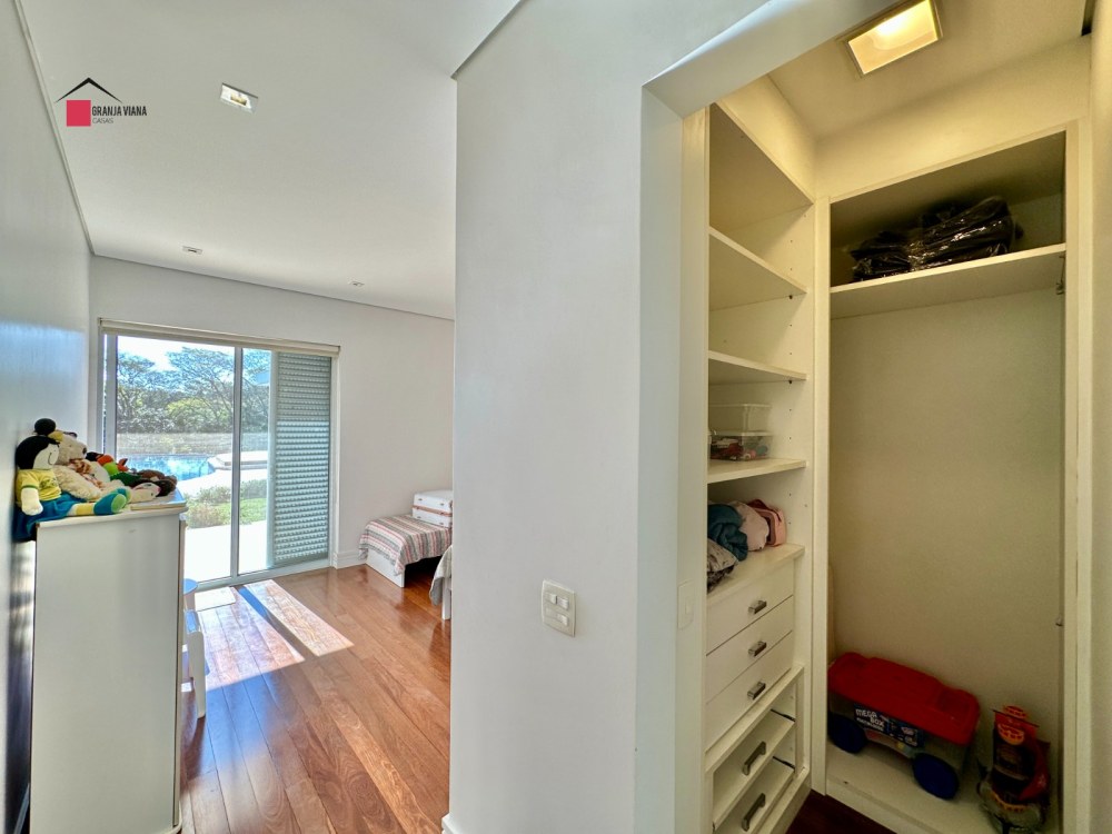 Casa Térrea para Locação na Granja Viana | 4 Suítes e Piscina foto 50