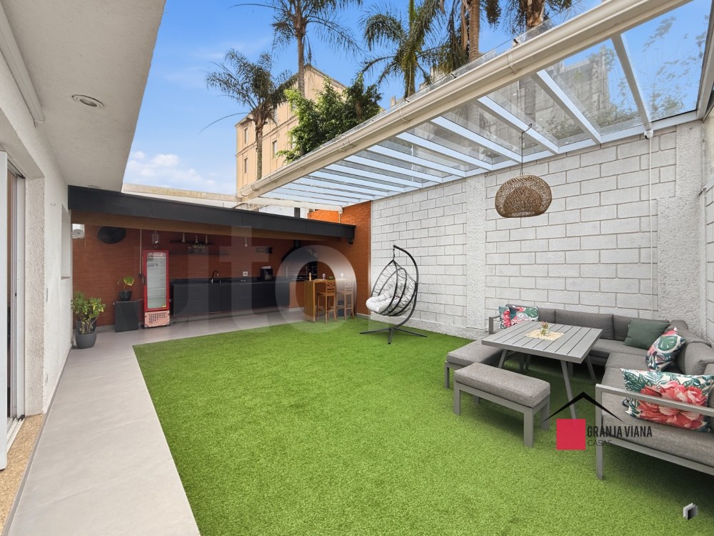 Casa de alto padrão à venda porteira fechada no condomínio Quinta da Vila Real, Granja Viana, 3 suítes, 4 vagas e 300m² de área. foto 1