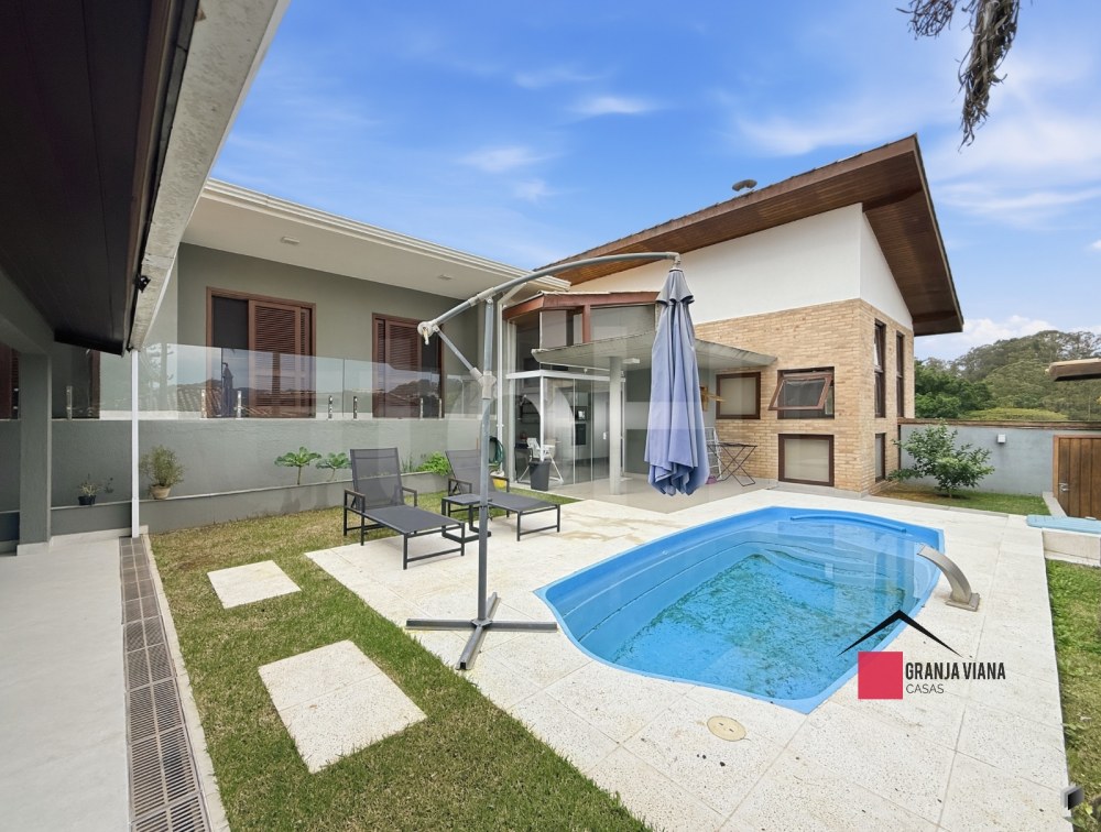 Casa à venda 235 M2 no condomínio Vila Embaúba - Fazendinha Granja Viana - Cotia