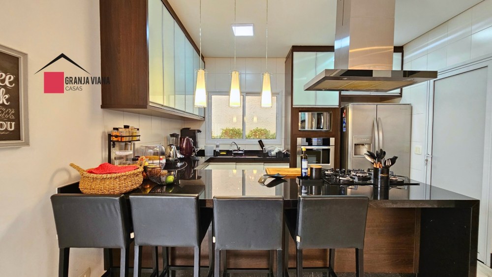 Casa de alto padrão à venda porteira fechada no condomínio Quinta da Vila Real, Granja Viana, 3 suítes, 4 vagas e 300m² de área. foto 20