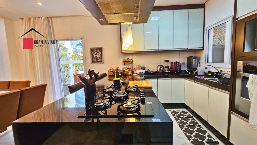 Casa de alto padrão à venda porteira fechada no condomínio Quinta da Vila Real, Granja Viana, 3 suítes, 4 vagas e 300m² de área. foto 21