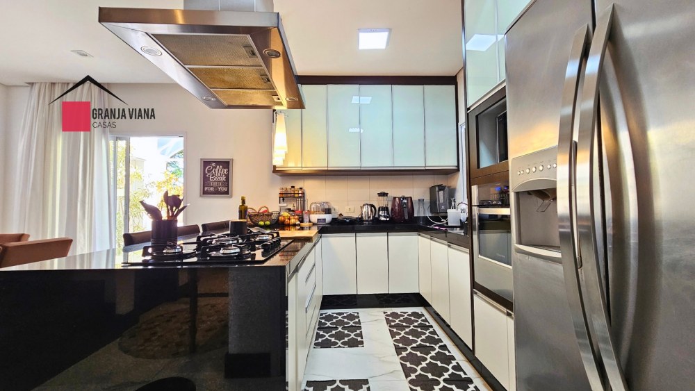 Casa de alto padrão à venda porteira fechada no condomínio Quinta da Vila Real, Granja Viana, 3 suítes, 4 vagas e 300m² de área. foto 23
