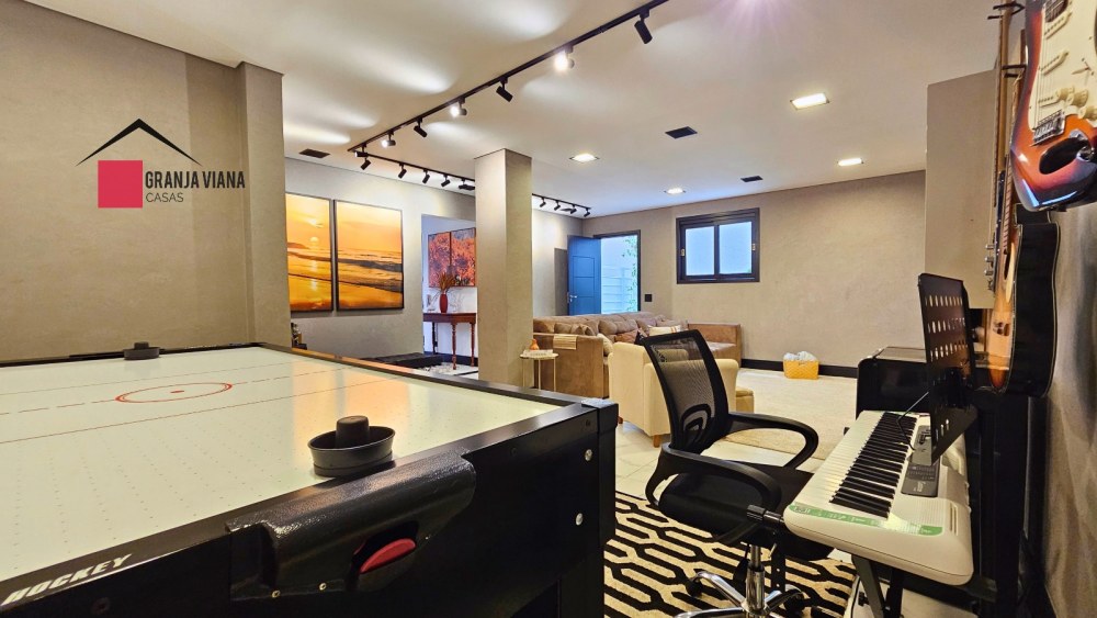 Casa de alto padrão à venda porteira fechada no condomínio Quinta da Vila Real, Granja Viana, 3 suítes, 4 vagas e 300m² de área. foto 43