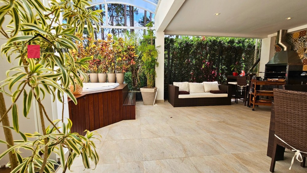 Casa de alto padrão à venda porteira fechada no condomínio Quinta da Vila Real, Granja Viana, 3 suítes, 4 vagas e 300m² de área. foto 47