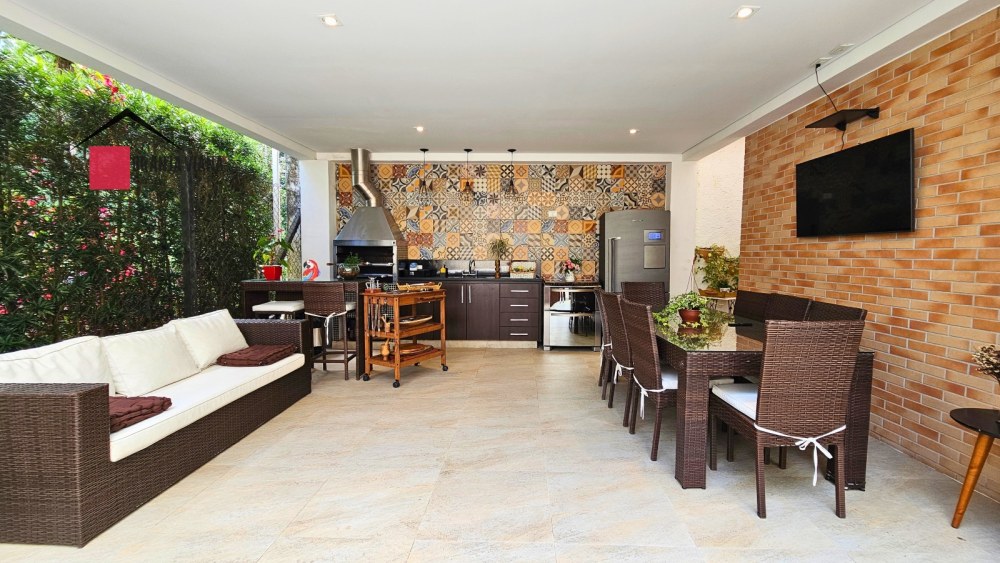 Casa de alto padrão à venda porteira fechada no condomínio Quinta da Vila Real, Granja Viana, 3 suítes, 4 vagas e 300m² de área. foto 48