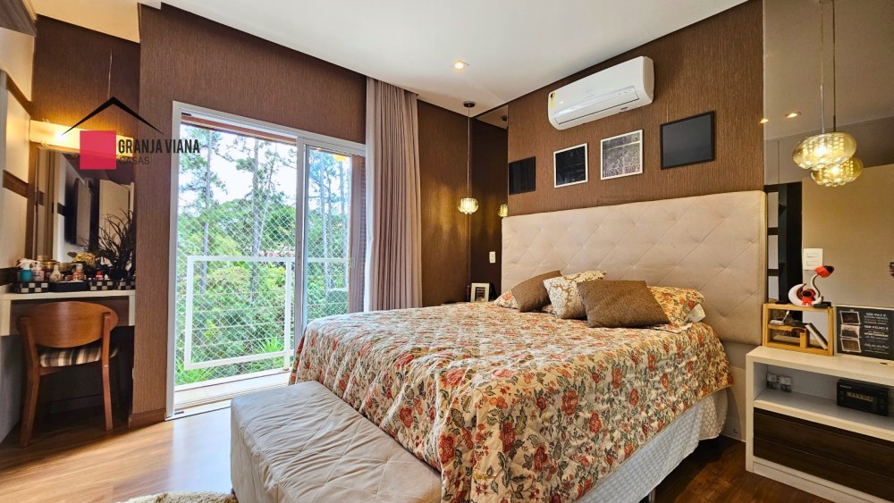 Casa de alto padrão à venda porteira fechada no condomínio Quinta da Vila Real, Granja Viana, 3 suítes, 4 vagas e 300m² de área. foto 63