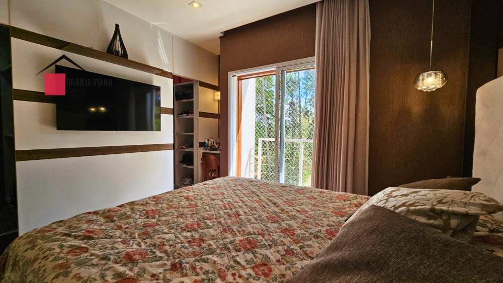 Casa de alto padrão à venda porteira fechada no condomínio Quinta da Vila Real, Granja Viana, 3 suítes, 4 vagas e 300m² de área. foto 66
