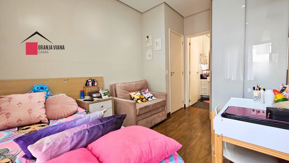 Casa de alto padrão à venda porteira fechada no condomínio Quinta da Vila Real, Granja Viana, 3 suítes, 4 vagas e 300m² de área. foto 73