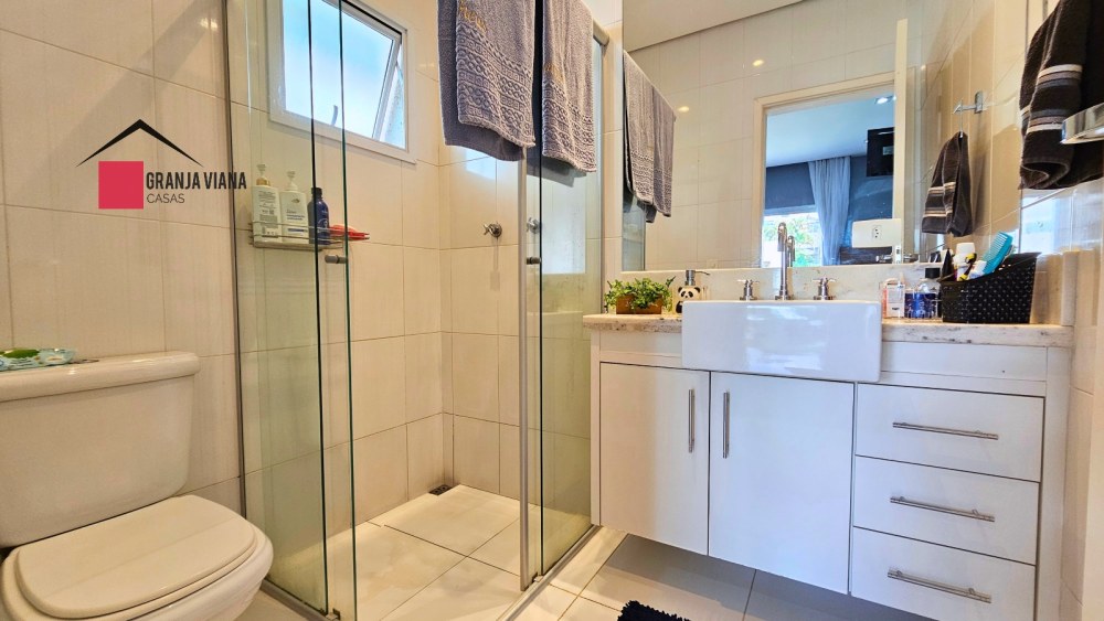 Casa de alto padrão à venda porteira fechada no condomínio Quinta da Vila Real, Granja Viana, 3 suítes, 4 vagas e 300m² de área. foto 78