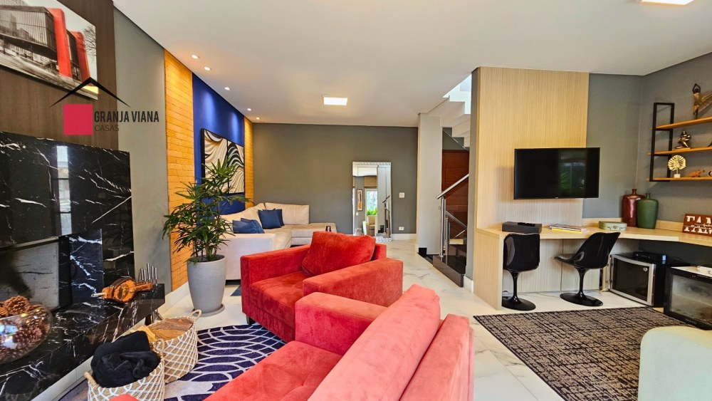 Casa de alto padrão à venda porteira fechada no condomínio Quinta da Vila Real, Granja Viana, 3 suítes, 4 vagas e 300m² de área. foto 9