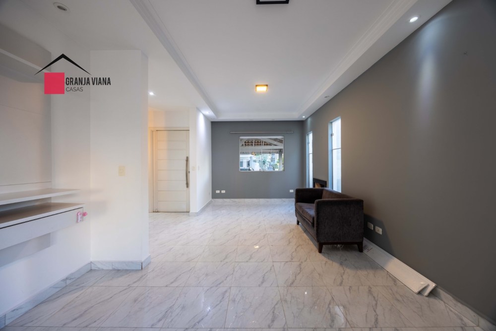 Casa de 165m2 e 250m2 terreno em condomínio clube na Granja Viana km 26 foto 13