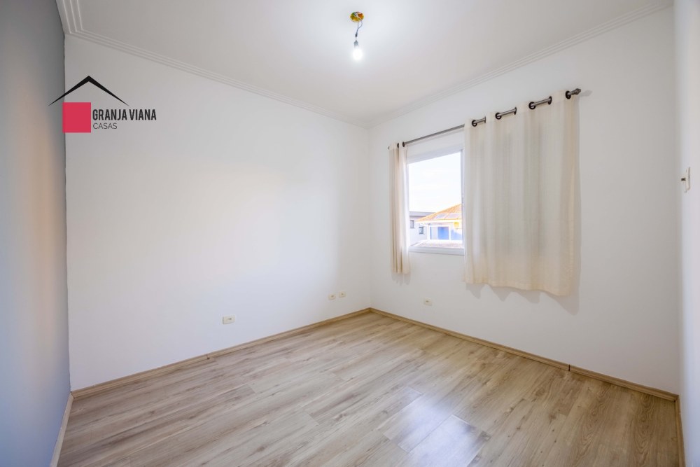 Casa de 165m2 e 250m2 terreno em condomínio clube na Granja Viana km 26 foto 27