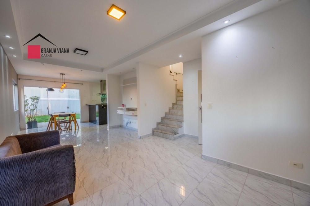 Casa de 165m2 e 250m2 terreno em condomínio clube na Granja Viana km 26 foto 7