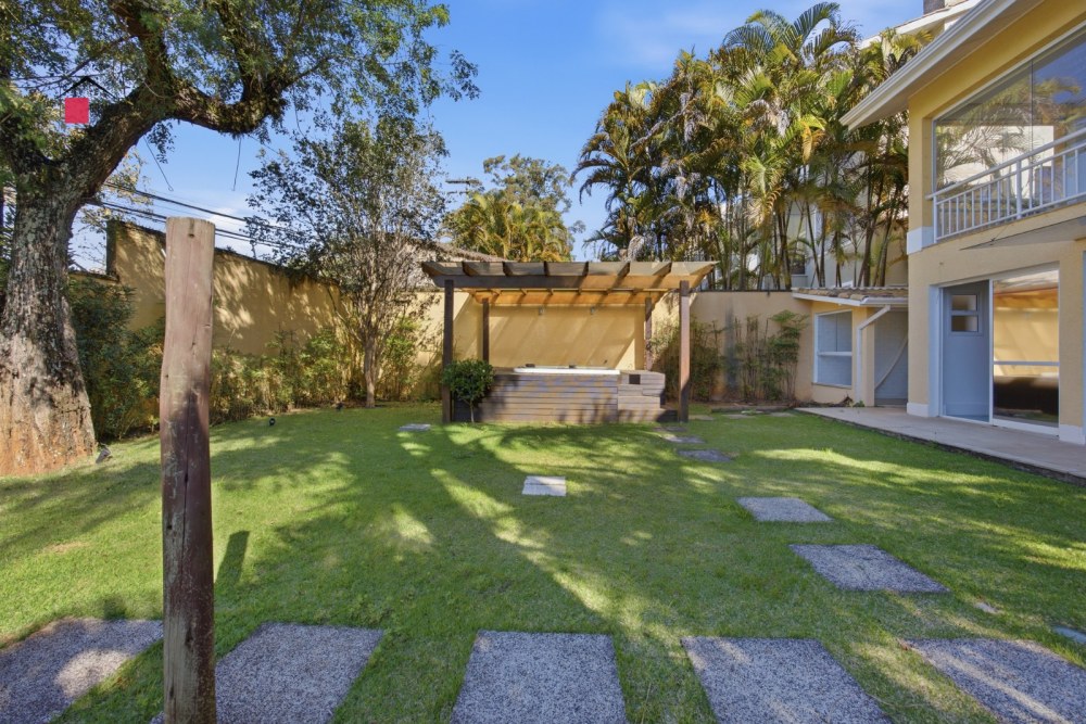 Casa a venda em condomínio fechado com 280M2 na melhor localização na Granja Viana próximo ao shopping foto 2