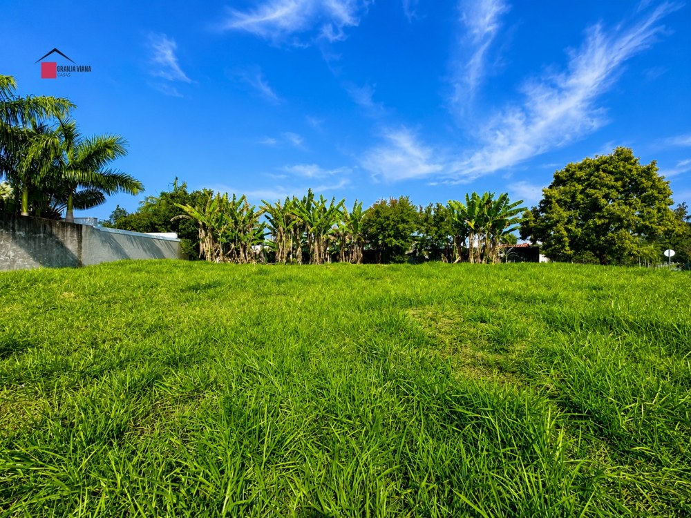 Terreno à venda no Condomínio Palos Verdes, Granja Viana. Lote de esquina com 1.121 m², plano, limpo, vista privilegiada e pronto para construir. foto 3