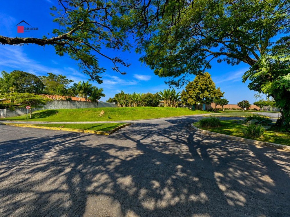 Terreno à venda no Condomínio Palos Verdes, Granja Viana. Lote de esquina com 1.121 m², plano, limpo, vista privilegiada e pronto para construir. foto 4
