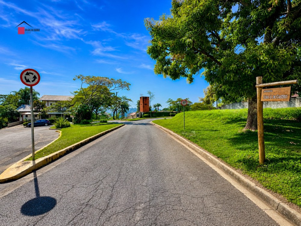 Terreno à venda no Condomínio Palos Verdes, Granja Viana. Lote de esquina com 1.121 m², plano, limpo, vista privilegiada e pronto para construir. foto 5