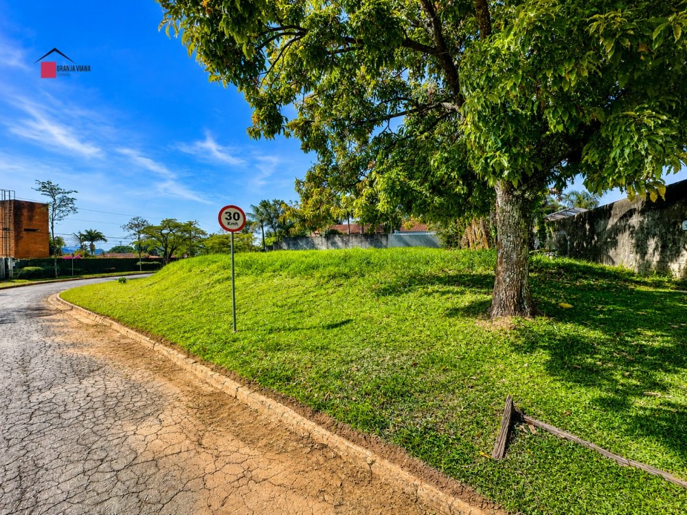 Terreno à venda no Condomínio Palos Verdes, Granja Viana. Lote de esquina com 1.121 m², plano, limpo, vista privilegiada e pronto para construir. foto 8