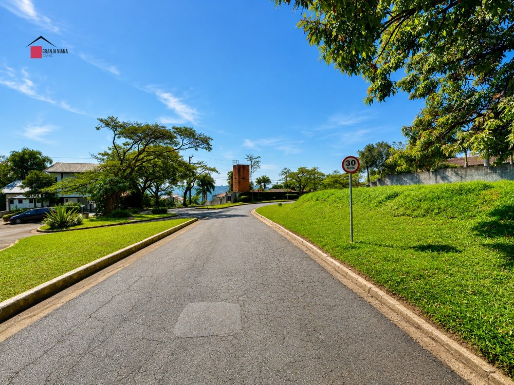 Terreno à venda no Condomínio Palos Verdes, Granja Viana. Lote de esquina com 1.121 m², plano, limpo, vista privilegiada e pronto para construir. foto 14