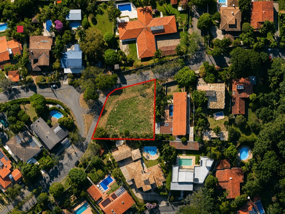 Terreno à venda no Condomínio Palos Verdes, Granja Viana. Lote de esquina com 1.121 m², plano, limpo, vista privilegiada e pronto para construir. foto 17