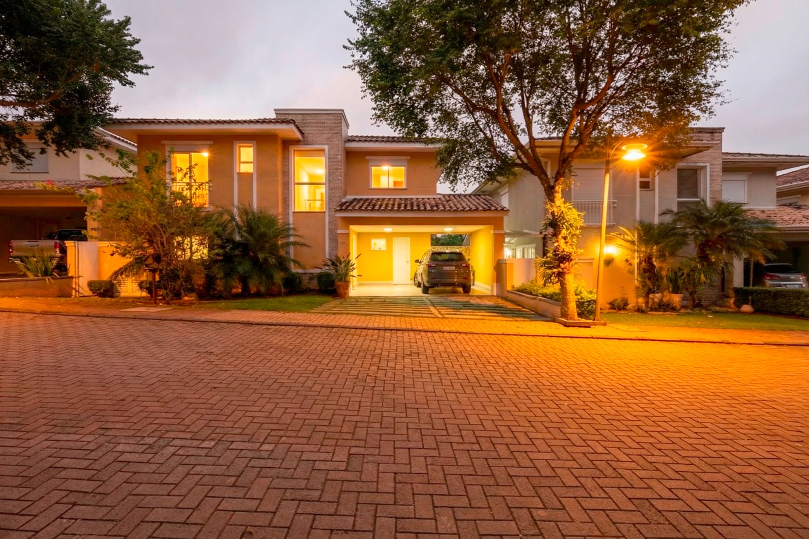 Casa com 4 dormitórios sendo 4 suítes para locação - Granja Viana - Cotia/SP