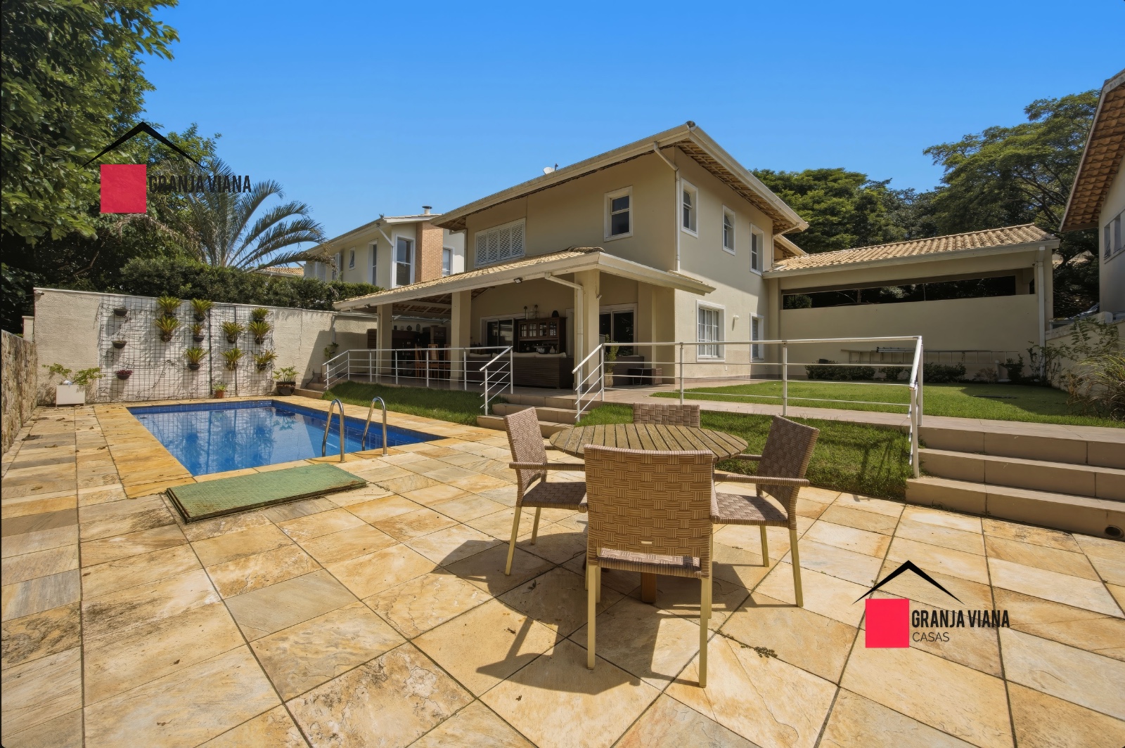 Casa com 4 dormitórios, sendo 4 suítes para venda ou locação - Granja Viana - Cotia/SP