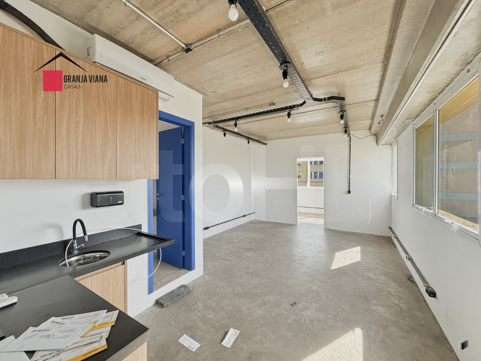 Sala com 37m2 - Venda por R$ 351.000,00 ou aluguel por R$ 3.780/ mês - The Square Granja Viana