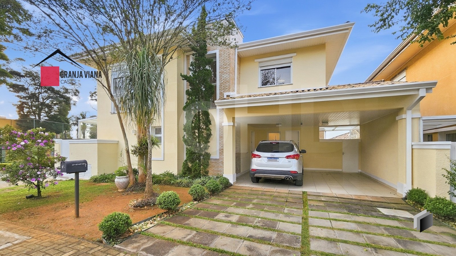 Casa de alto padrão à venda no condomínio Raízes Granja Vianna, Granja Viana, 4 suítes, 4 vagas e 294m² de área. Raízes Granja Vianna - Granja Viana - Cotia/SP