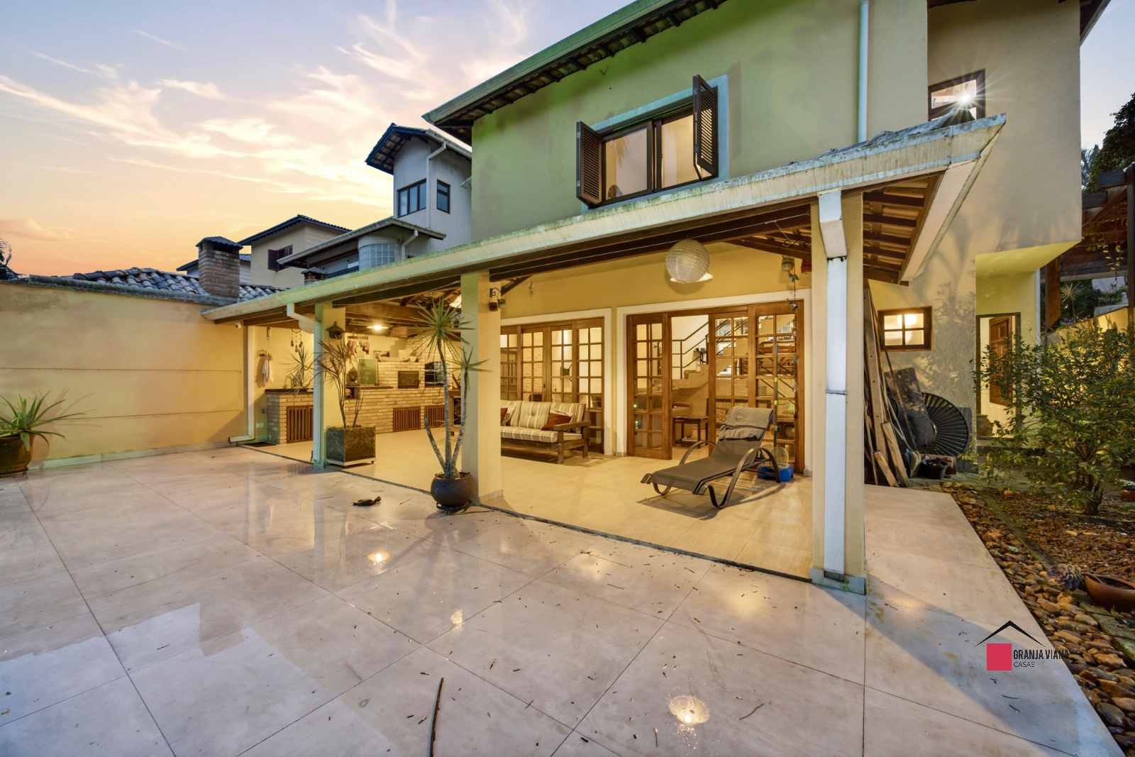 Casa com 3 dormitórios, sendo 1 suíte para venda - Granja Viana - Carapicuiba - SP