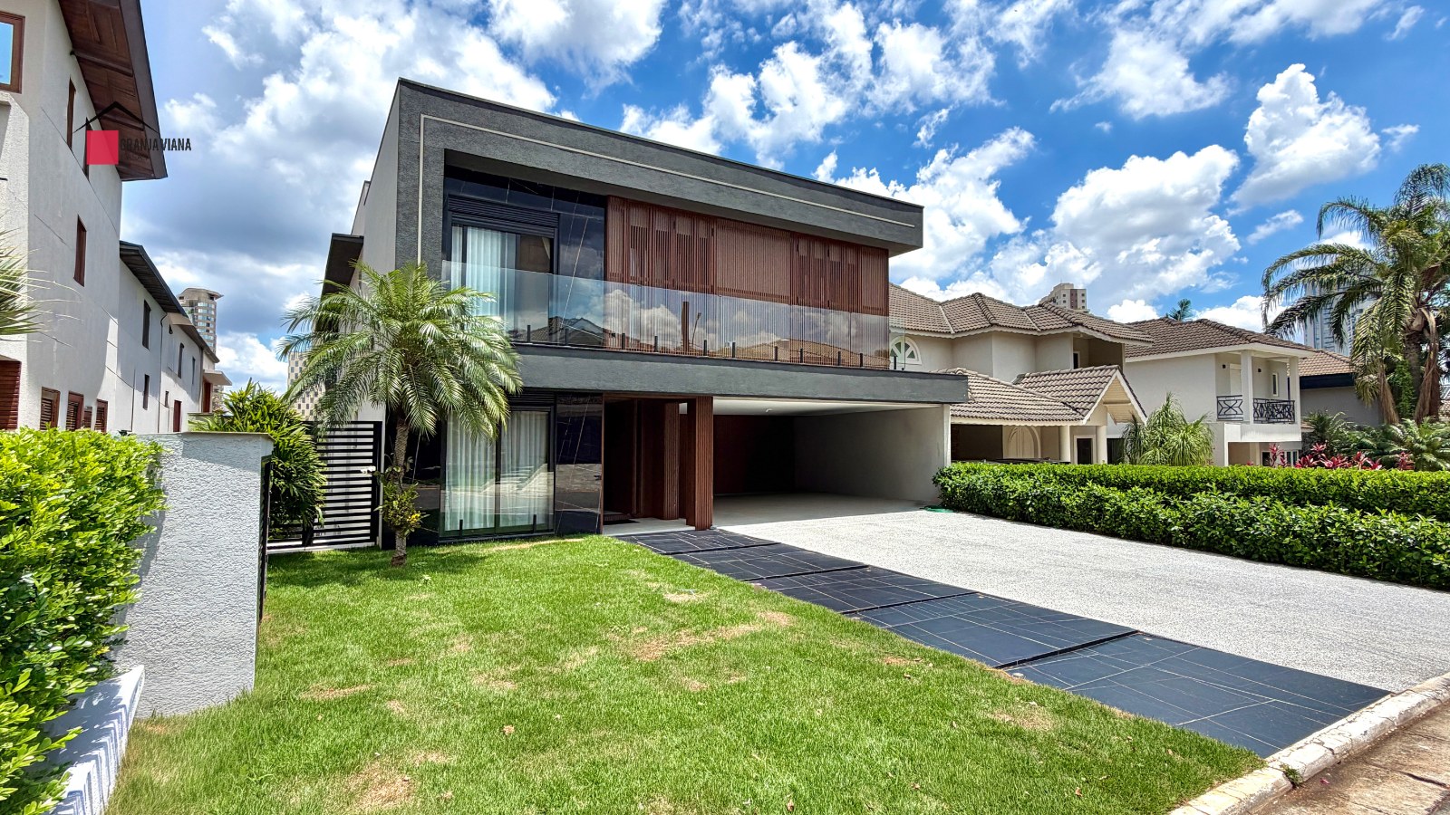Casa de Luxo em Alphaville 18 do Forte | 6 Suítes | Mobiliada