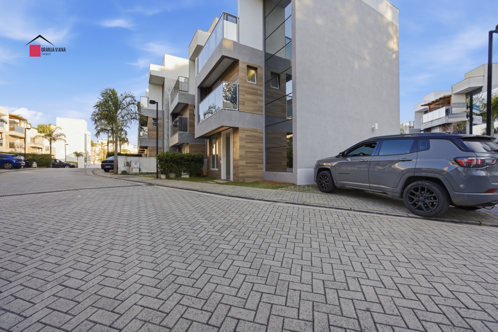 Casa à Venda na Granja Viana | Modern Townhouse | 3 Quartos | 178m² | Condomínio Fechado