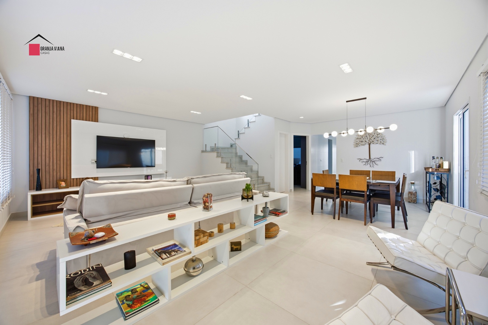Casa à Venda no Condomínio Palm Hills Granja Viana | 4 Suítes, Área Gourmet e Escritório