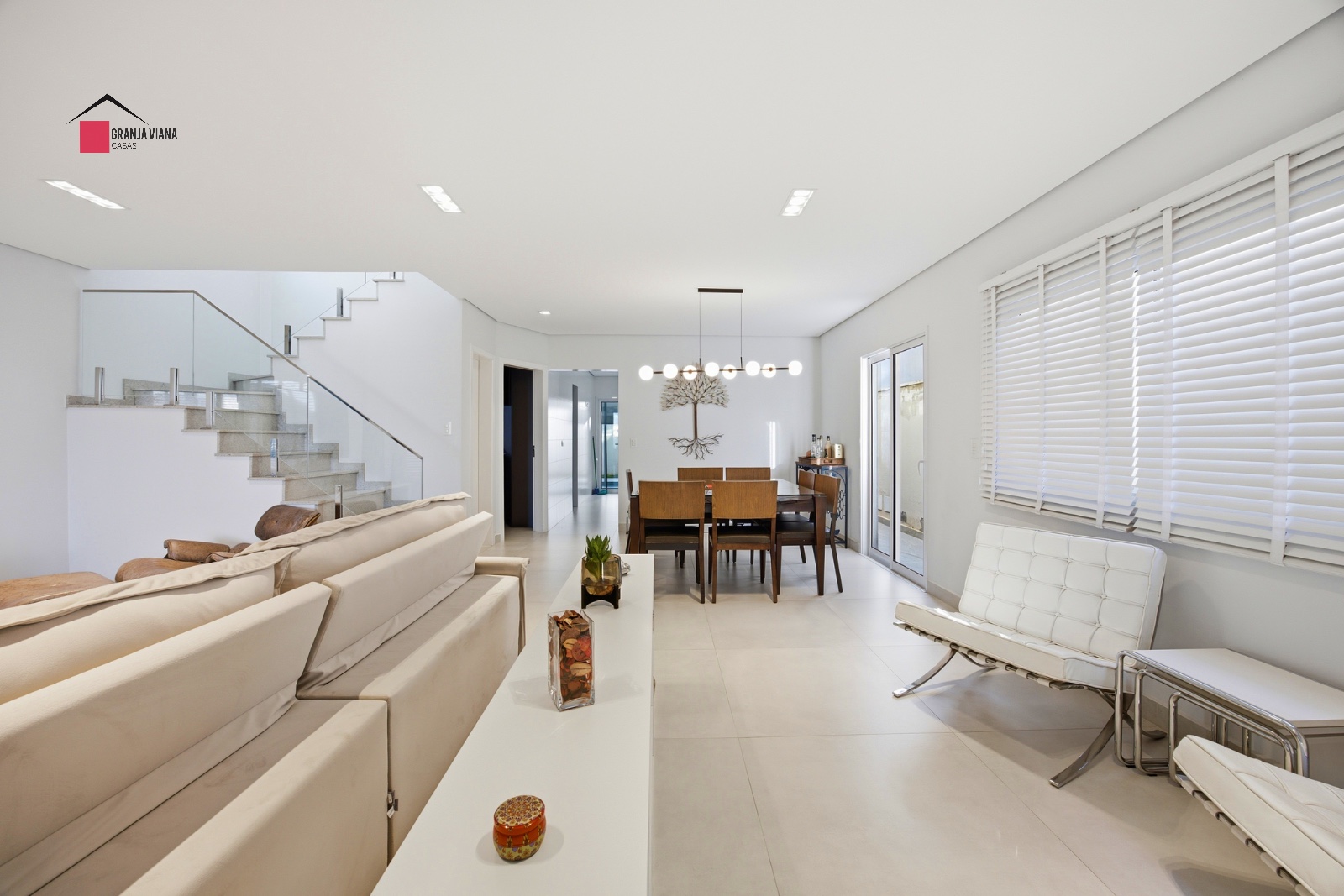 Casa à Venda no Condomínio Palm Hills Granja Viana | 4 Suítes, Área Gourmet e Escritório